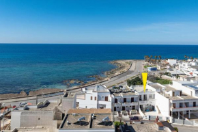 Camere arcobaleno vicino al mare a Torre san Giovanni